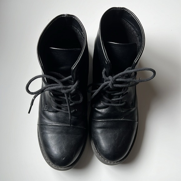 steve madden black leather lace up ankle boots - Picture 2 of 9